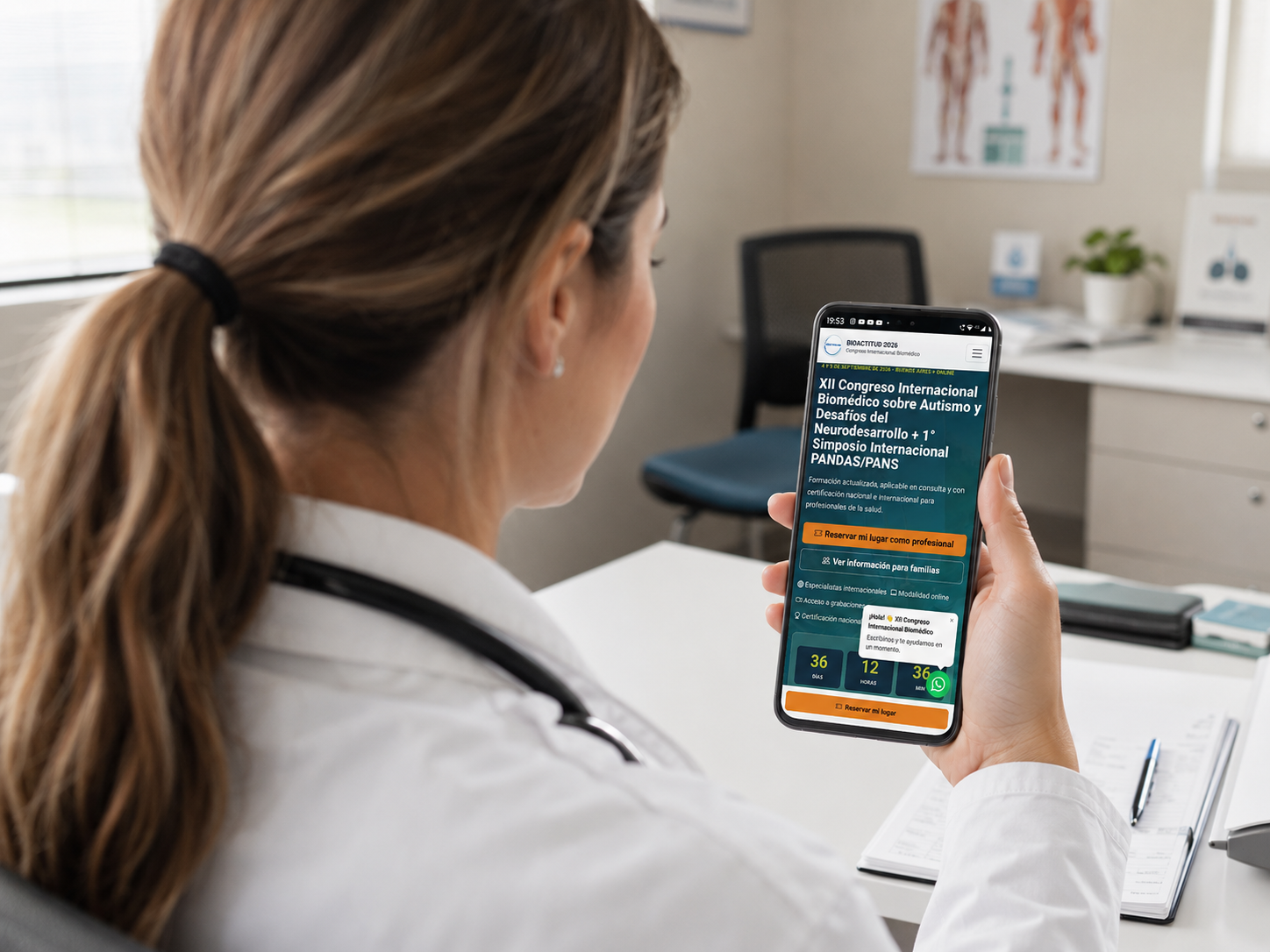 medico realizando su inscripción virtual al congreso